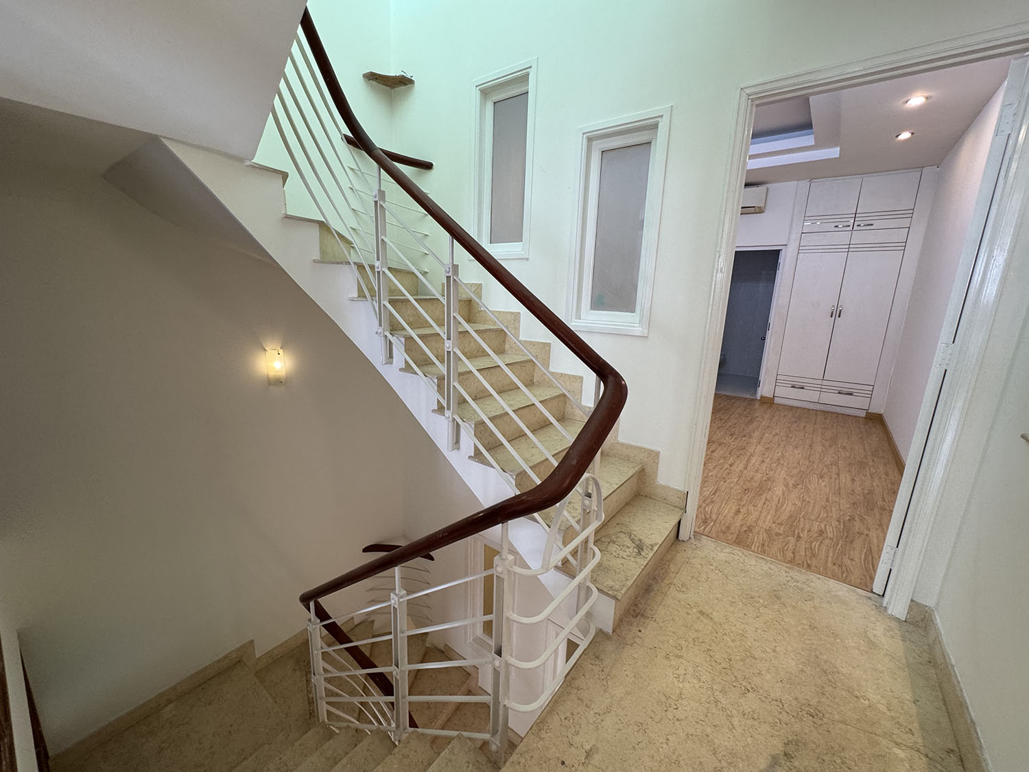 Nhà phố 3 lầu (DTKV: 4m x 15,5m=62m2) hẻm nhựa 8m khu kinh doanh sầm uất và người nước ở Lê Văn Sỹ